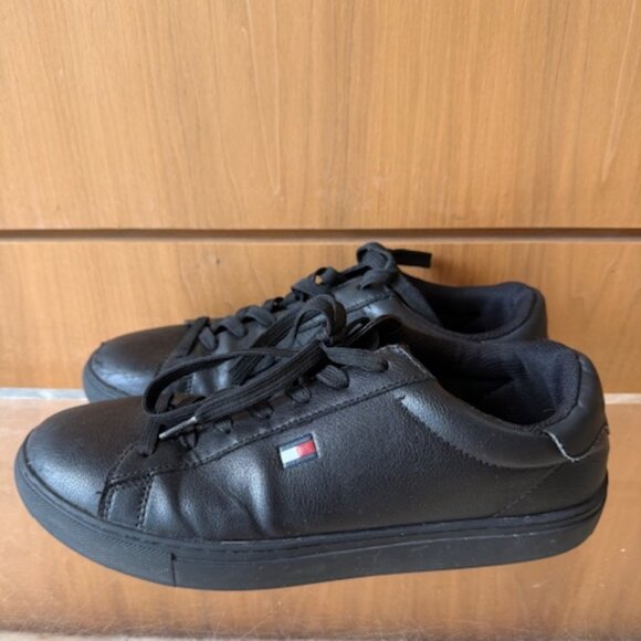 Pre-Loved Tommy Hilfiger Men's Black Leather Brecon CloseoutSneakers - Size 9.5 - Picture 2 of 8